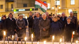 Fáklyás felvonulással ünnepelt a Fidesz